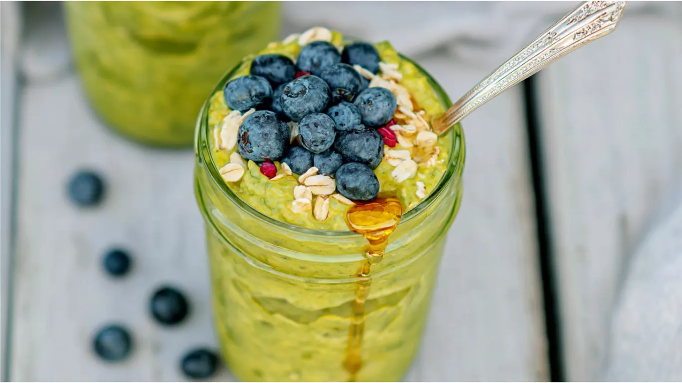 Matcha Overnight Oats – 1 Energizing Make-Ahead Breakfast You’ll Love 5 Matcha overnight oats with berries and honey