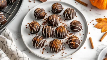 Healthy Pumpkin Truffles with dark chocolate and pumpkin spice