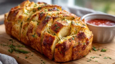 Sourdough discard garlic pull apart bread