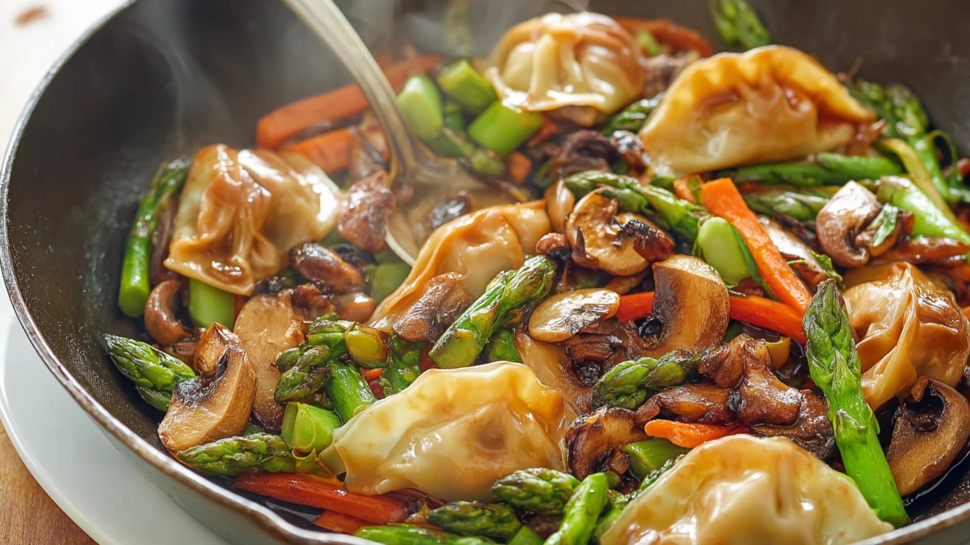 Potsticker Stir Fry: 5 Perfect Tricks for Crispy Dumplings 2 Potsticker stir fry with crispy dumplings, mushrooms, and vegetables in soy-vinegar glaze