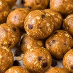 Delicious No Bake Peanut Butter Balls made with simple ingredients for a quick snack.